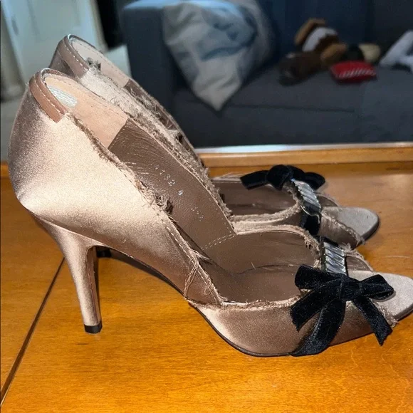 Pedro Garcia Crystal Satin Black and Tan Peep-Toe Heels w/Velvet Bows - Sz. 39.5 - Picture 3 of 9